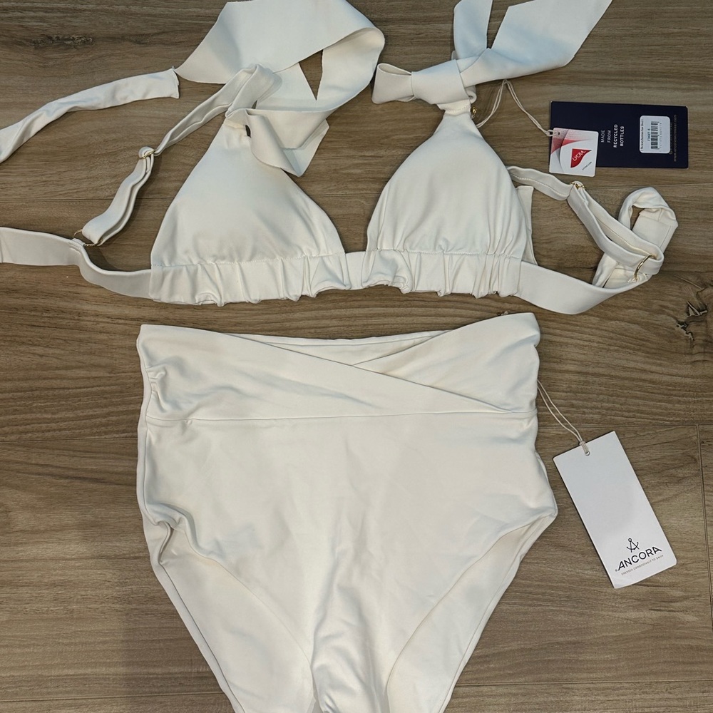 Ivory áncora two piece, never worn with tags on